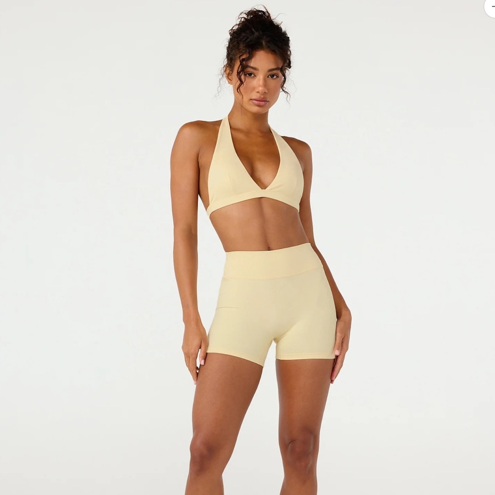 CSB - Form Invisible Scrunch Shorts 4"